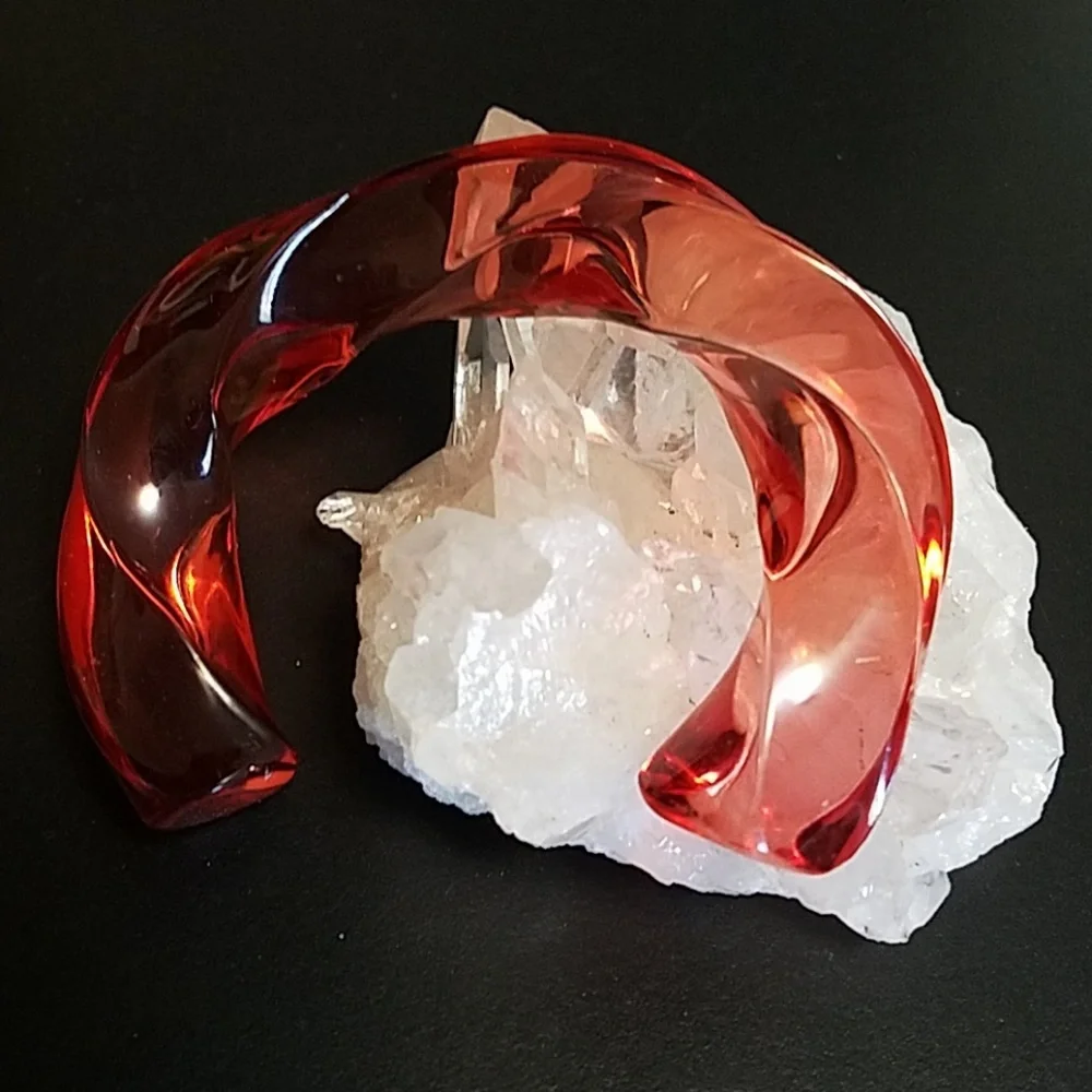 Vintage Red Acrylic Twist Bracelet - Picture 2 of 7